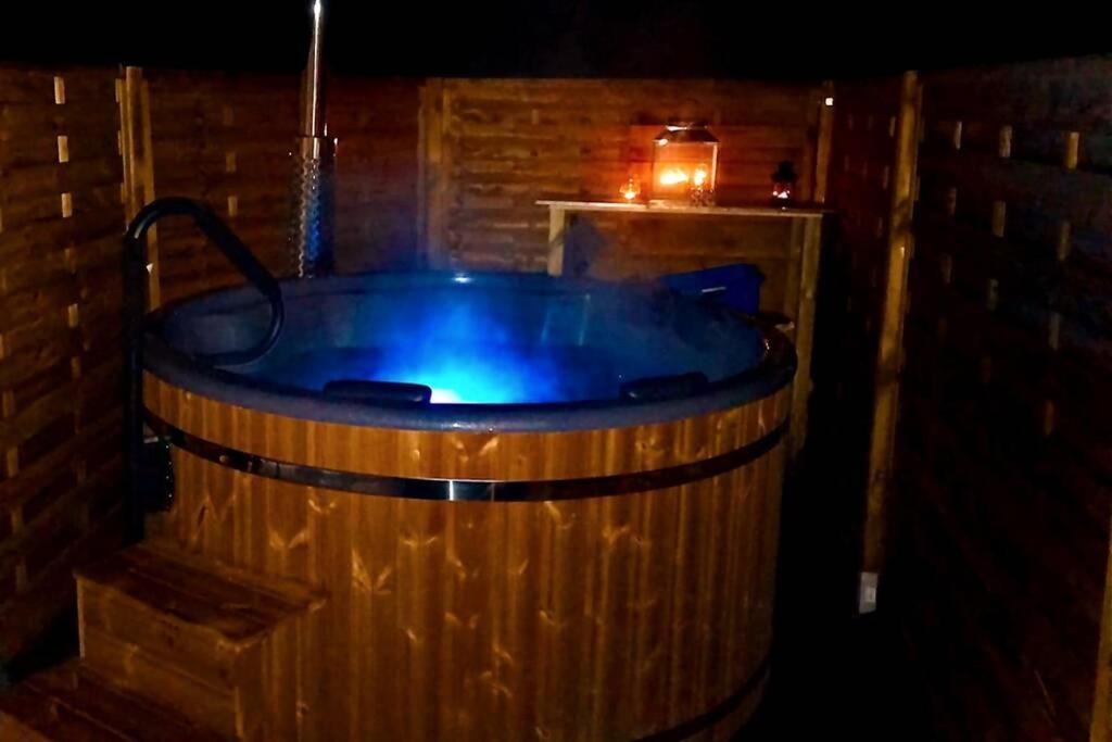 Ruhig Gelegene, Top Moderne Ferienwohnung - Hot Tub Und Sauna Gegen Aufpreis Neuhaus an Der Eger Exteriör bild