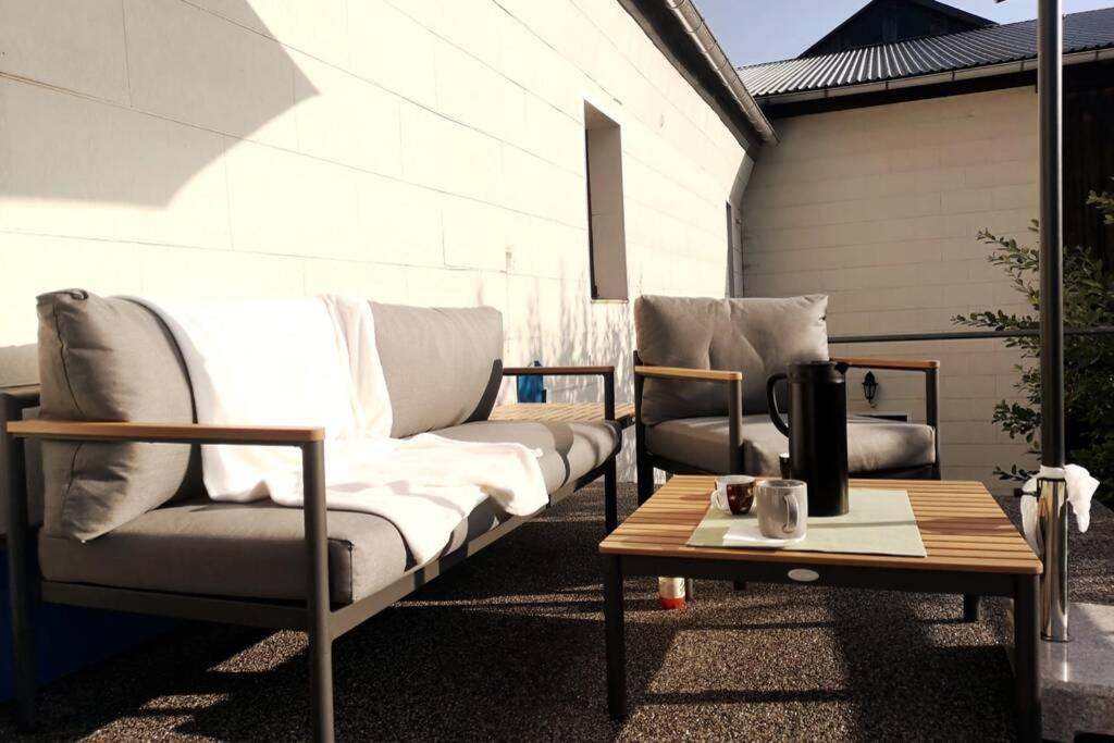 Ruhig Gelegene, Top Moderne Ferienwohnung - Hot Tub Und Sauna Gegen Aufpreis Neuhaus an Der Eger Exteriör bild