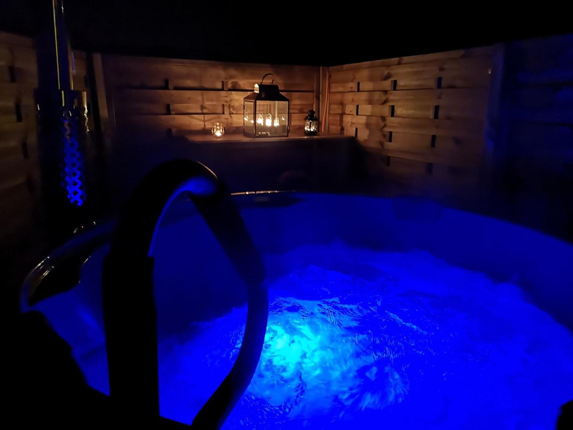 Ruhig Gelegene, Top Moderne Ferienwohnung - Hot Tub Und Sauna Gegen Aufpreis Neuhaus an Der Eger Exteriör bild